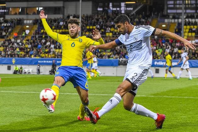 170905 Sveriges Erdal Rakip och Cyperns Antreas Karo under fotbollsmatchen i kvalet till U21 U 21 EM mellan Sverige och Cypern den 5 september 2017 i Falkenberg.  Copyright: DANIELxSTILLER BB170905DS011