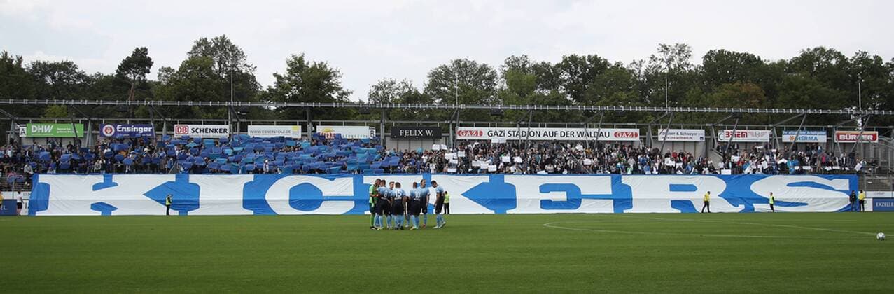 Fußball, Stadiongeschichte Stuttgarter Kickers Stuttgarter Kickers - VfB Stuttgart II Deutschland, Stuttgart, 02.09.2017, Fussball, Regionalliga Südwest, Saison 2017 2018; Stuttgarter Kickers - VfB Stuttgart II (1:5): Stuttgarter Kickers Fans.