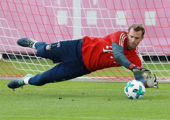 Manuel Neuer beim Torwarttraining Fussball 1.BL FC Bayern München 06.09.2017 Training