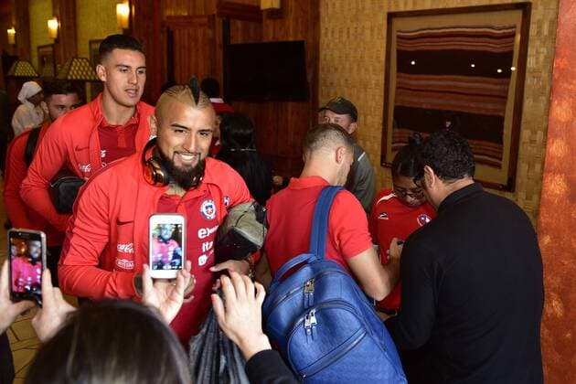 Futbol, Seleccion Chilena rumbo a Bolivia. Eliminatorias Mundial de Russia 2018. El jugador de la Seleccion Chilena Arturo Vidal, sale del Park hotel Calama. Chile enfrenta a Bolivia el pr—ximo 5 de septiembre en La Paz. 05 09 2017 Pedro Tapia Photosport Football, Chile training session. Russia 2018 World Cup, qualifying. Chile s player Arturo Vidal, leave the hotel in Calama. Chile will face with Bolivia on Tuesday for qualifying Russia World Cup. 05 09 2017 Pedro Tapia Photosport Seleccion Chilena rumbo a Bolivia 05 09 2017 