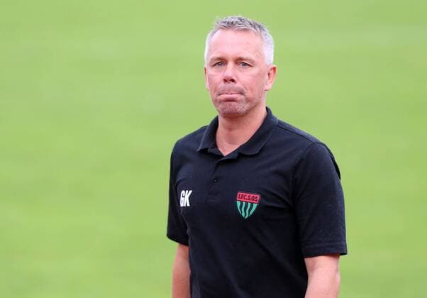 v left team manager Gerd Klaus 1 FC Schweinfurt 05 Portrait Football third division Bavaria 1 FC Schweinfurt 05 TSV Bach book xfsx