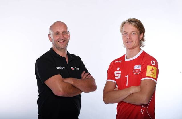 Volleyball 1 Bundesliga Season 2017 2018 Media Day Photo shooting TV Rottenburg 08 09 2017 team manager Hans Peter Mueller Berger u0026 39;s fear left and Dirk Flour mountain Rottenburg