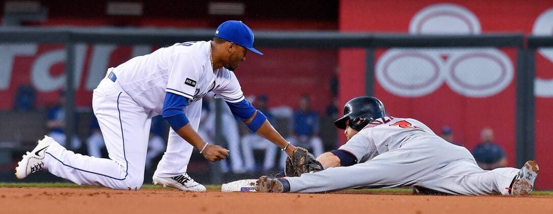 September 8, 2017 - Kansas City, MO, USA - The Minnesota Twins Brian Dozier, right, steals second before the tag from Kansas City Royals shortstop Alcides Escobar in the first inning at Kauffman Stadium in Kansas City, Mo., on Friday, Sept. 8, 2017. Minnesota at Kansas City - ZUMAm67_ 20170908_zaf_m67_063 Copyright: xJohnxSleezerx