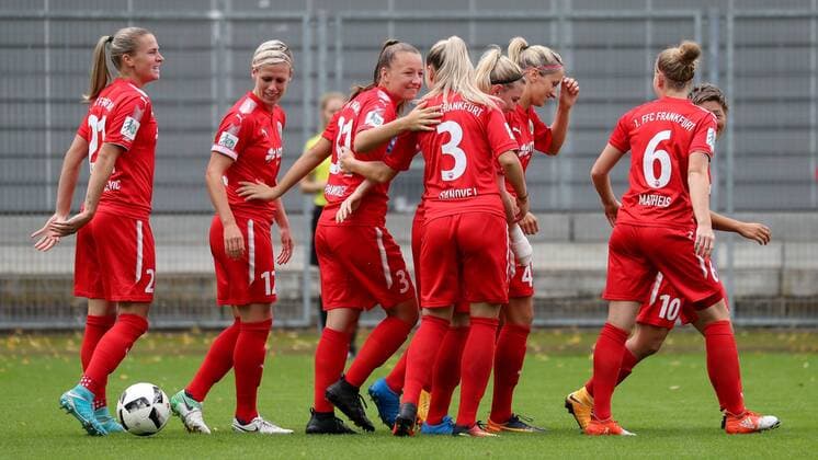 Players 1 FFC Frankfurt with Torschützin Tanja Pawollek Frankfurt 31 centre cheer above the goal to 0 1 cheering goal celebration Goals Celebrate The Goal Goal Celebration cheering ueber the goal optimistic Action Action shot Football Alliance Women Bundesliga TSG 1899 Hoffenheim 1 FFC Frankfurt xozx