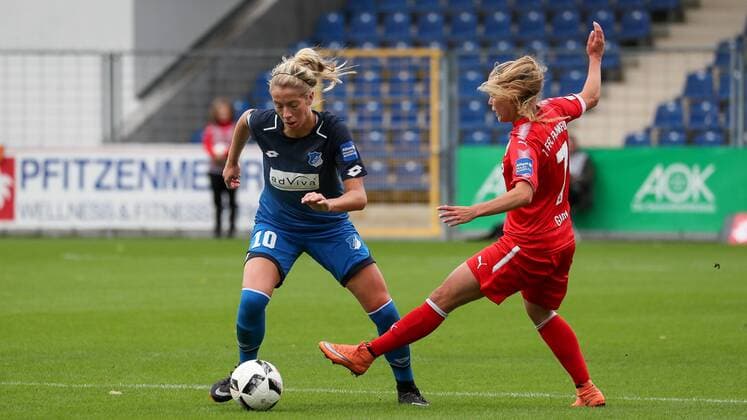 v left Sharon Beck TSG 10 Margarita Gidion Frankfurt 7 duel Duel Duel Tackle Tackling Dynamics Action Action shot Football Alliance Women Bundesliga TSG 1899 Hoffenheim 1 FFC Frankfurt xozx