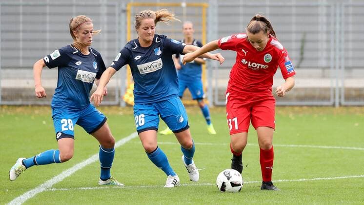 v left TaBeA Wassmuth TaBeA Wassmuth TSG 28 Sophie Howard TSG 26 Tanja Pawollek Frankfurt 31 Action shot Action Game scene Football Alliance Women Bundesliga TSG 1899 Hoffenheim 1 FFC Frankfurt xozx