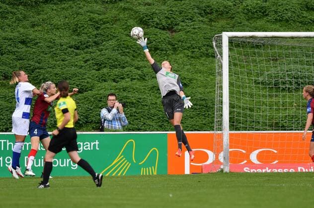 Lisa Schmitz Goalkeeper Potsdam 1 parried a Ball Football Alliance Women Bundesliga MSV Duisburg 1 FFC Turbine Potsdam xmkx