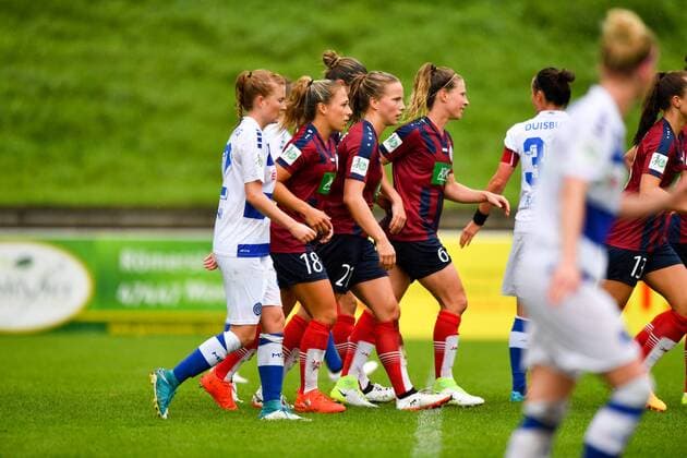 cheering Look forward Celebrate Happy Cheer Goal Celebration 1 FFC Turbine Potsdam 0 1 Football Alliance Women Bundesliga MSV Duisburg 1 FFC Turbine Potsdam xmkx