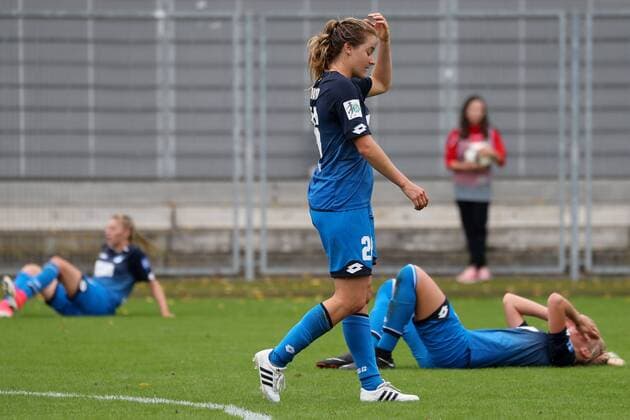 Sophie Howard TSG 26 disappointed above The Defeat Disappointment After the Final whistle Loser lost Frustration disappointed pessimistic Football Alliance Women Bundesliga TSG 1899 Hoffenheim 1 FFC Frankfurt xozx
