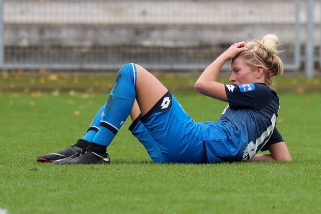 Sharon Beck TSG 10 disappointed above The Defeat Disappointment After the Final whistle Loser lost Frustration disappointed pessimistic Football Alliance Women Bundesliga TSG 1899 Hoffenheim 1 FFC Frankfurt xozx
