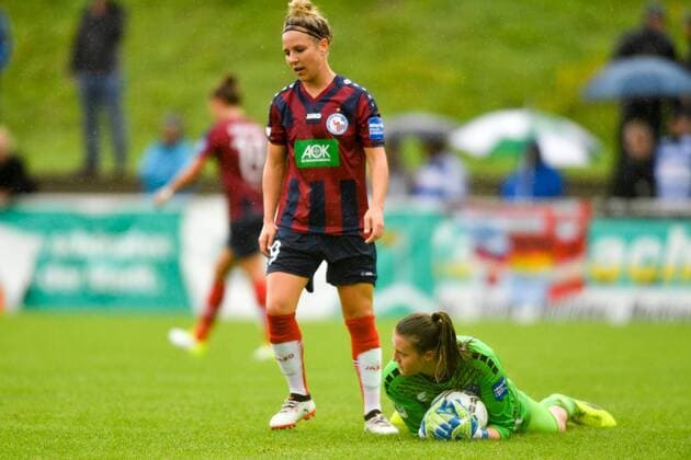 Lena Nuding Goalkeeper MSV 23 has the Ball before Svenja Huth Potsdam 9 Football Alliance Women Bundesliga MSV Duisburg 1 FFC Turbine Potsdam xmkx