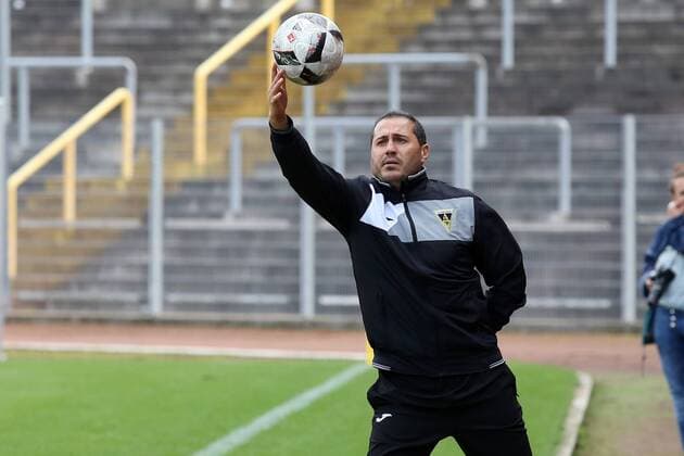 team manager Fuat Kilic AC tries the Ball Football to catch Football third division West 7 Matchday TUS Erndtebrueck Alemannia Aachen at 09 09 2017 in Siegen Germany