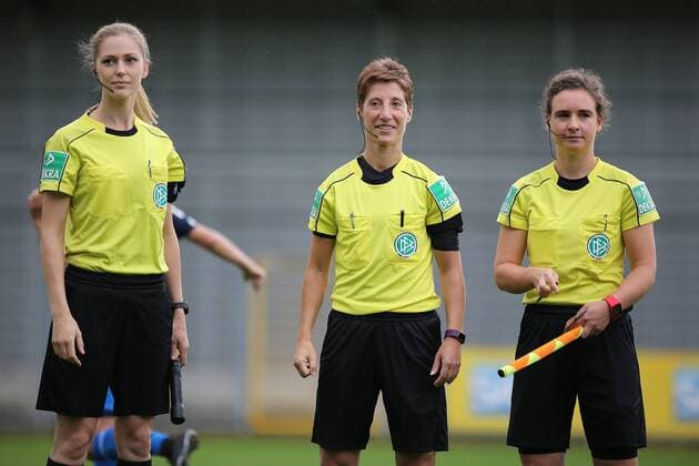 09 09 2017 xCEx Germany Sinsheim Football Women u0026 39;s football Alliance Women Bundesliga Season 2017 2018 TSG 1899 Hoffenheim against 1 FFC Frankfurt DFB Schiedsrichterin Marina Wozniak with theirs Assistants Laura and Sandra