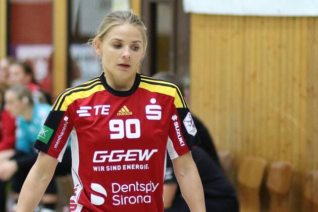 09.09.2017, xavx, Handball Damen, HSG Bensheim-Auerbach - Bad Wildungen Vipers, emspor, v.l. Bogna Sobiech (HSG Bensheim Auerbach Flames) am Ball. Einzelbild, Freisteller, Portrait, Portraet Bensheim-Auerbach *** 09 09 2017 Handball women HSG Bensheim Auerbach Bath Wildungen Vipers emspor v l Bogna Sobiech HSG Bensheim Auerbach Flames at Ball Single cut out Portrait Portrait Bensheim Auerbach