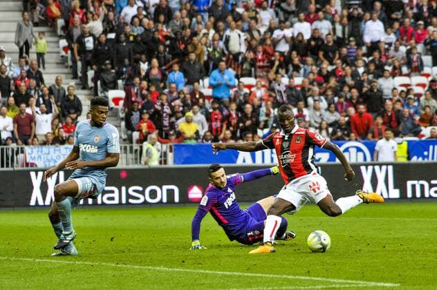 Bilder des Tages - SPORT But de Kpene Ganago (OGC Nice) - Danijel Subasic (AS Monaco) - Jemerson (AS Monaco) FOOTBALL : OGC Nice vs AS Monaco - Ligue 1 - Nice - 09 09 2017 NorbertScanella Panoramic 