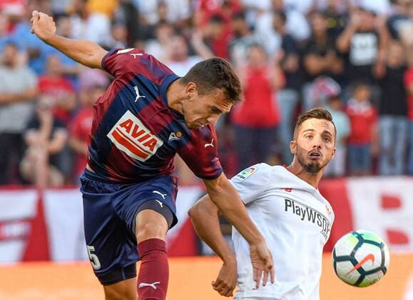 Sevilla, 09 09 2017. Primera Division Spanish League. LaLiga. Estadio Ramon Sanchez Pizjuan. Sevilla FC - Eibar. Sarabia (Sevilla FC) and Escalante (Eibar). Sevilla FC - Eibar  x1700396x