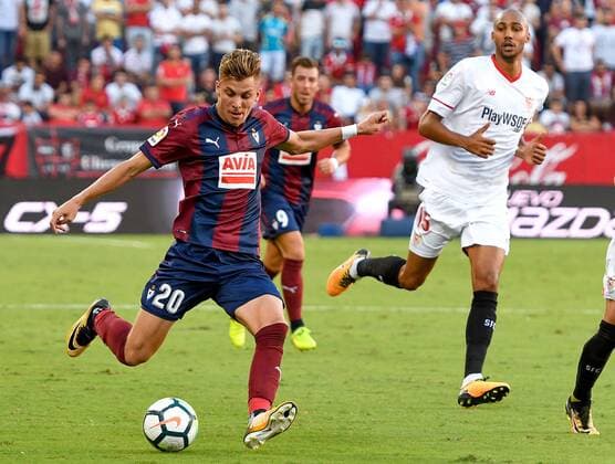 Sevilla, 09 09 2017. Primera Division Spanish League. LaLiga. Estadio Ramon Sanchez Pizjuan. Sevilla FC - Eibar. Nzonzi (Sevilla FC) and Alejo (Eibar). Sevilla FC - Eibar  x1700428x