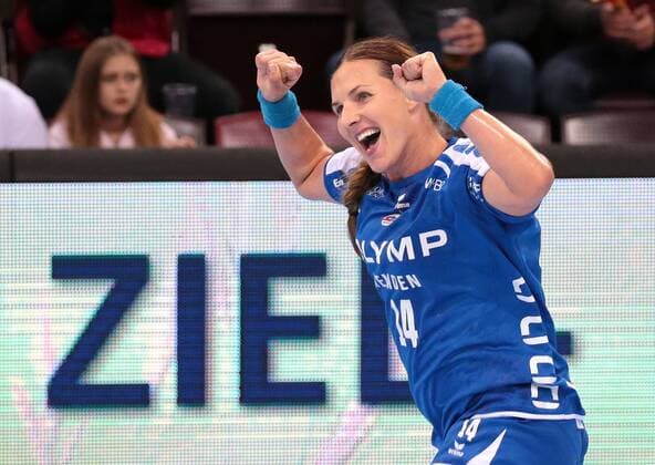 09.09.2017, Deutschland, Ludwigsburg, Deutschland, Ludwigsburg, Handball Bundesliga Frauen 01. Spieltag Saison 2017 2018 SG BBM Bietigheim vs. TSV Bayer 04 Leverkusen: Karolina Kudlacz-Gloc (BBM) jubelt, Jubel *** 09 09 2017 Germany Ludwigsburg Germany Ludwigsburg Handball Bundesliga Women 01 Matchday Season 2017 2018 SG BBM Bietigheim vs TSV Bayer 04 Leverkusen Karolina Kudlacz Gloc BBM cheering cheering