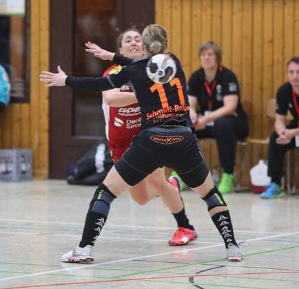 1. Handball-Bundesliga Damen - Saison 2017-2018 - HSG Bensheim vs HSG Bad Wildungen - Bensheim- 09.09.2017 v. l. Martha Logdanidou Bensheim, Miranda Schmidt-Robben Aktion, Einzelbild - *** 1 Handball Bundesliga women Season 2017 2018 HSG Bensheim vs HSG Bath Wildungen Bensheim 09 09 2017 v l Martha Logdanidou Bensheim Miranda Schmidt seals Action shot Single