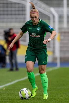 Verena Volkmer SV Werder Bremen 16 cut out Single Action shot Action Football Alliance Women Bundesliga FF UPS Jena SV Werder Bremen xdgx