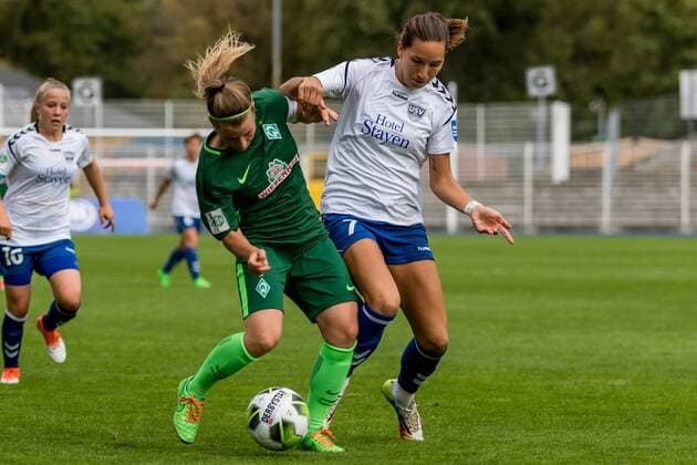 v left Marie Louise ETA SV Werder Bremen 6 and Ivana Rudelic FF UPS Jena 7 in duel Duel Duel Tackle Football Alliance Women Bundesliga FF UPS Jena SV Werder Bremen xdgx
