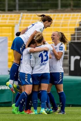 The Players the FF UPS Jena the goal celebration Goal Celebration Celebrate The Goal Goal Celebration Jubilee grapes Football Alliance Women Bundesliga FF UPS Jena SV Werder Bremen xdgx