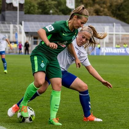 v left Marie Louise ETA SV Werder Bremen 6 and Luca Mary Graf FF UPS Jena 16 in duel Duel Duel Tackle Football Alliance Women Bundesliga FF UPS Jena SV Werder Bremen xdgx