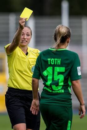 v left Schiedsrichterin Melissa Joos shows Gabriella Toth SV Werder Bremen 15 The Yellow Card Football Alliance Women Bundesliga FF UPS Jena SV Werder Bremen xdgx
