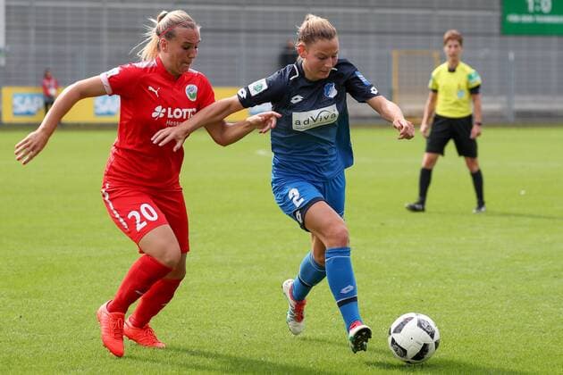 v left Laura Störzel Laura STOERZEL Frankfurt 20 Sarai Linder TSG 2 Action shot Action Game scene Football Alliance Women Bundesliga TSG 1899 Hoffenheim 1 FFC Frankfurt xozx