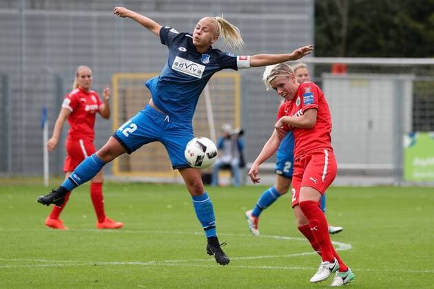v left Stephanie Breitner TSG 12 Sophie Schmidt Frankfurt 12 Action shot Action Game scene Football Alliance Women Bundesliga TSG 1899 Hoffenheim 1 FFC Frankfurt xozx
