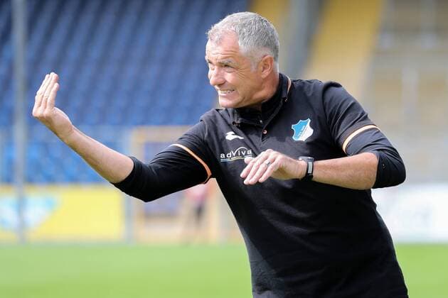 Jürgen Ehrmann Juergen Ehrmann team manager TSG gives Instructions gesticulates with the Poor gesticulate Gives instructions gesticulate Single Action shot Action Football Alliance Women Bundesliga TSG 1899 Hoffenheim 1 FFC Frankfurt xozx