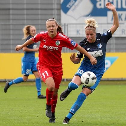 v left Tanja Pawollek Frankfurt 31 Sharon Beck TSG 10 duel Duel Duel Tackle Tackling Dynamics Action Action shot Football Alliance Women Bundesliga TSG 1899 Hoffenheim 1 FFC Frankfurt xozx