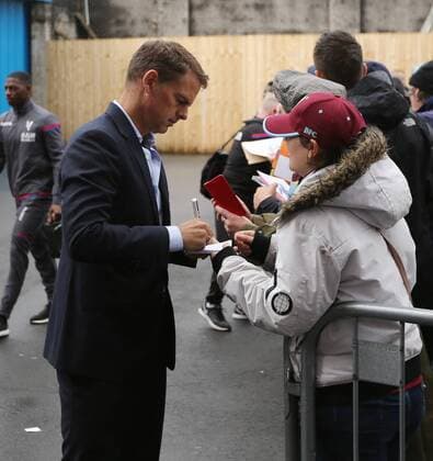 Burnley v Crystal Palace Premier League Crystal Palace manager Frank de Boer signs autographs prior to the Premier League match at Turf Moor, Burnley Content Not Available For UK Newspapers Copyright: xSimonxMoorex FIL-10646-0002