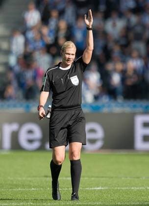 Schiedsrichterin Bibiana Steinhaus (Langenhagen) Fussball 1.Bundesliga - Saison 2017 2018, 3.Spieltag: Hertha BSC Berlin - SV Werder Bremen in Berlin, Deutschland am 10.09.2017, *** Schiedsrichterin Bibiana Steinhaus Langenhagen Football 1 Bundesliga Season 2017 2018 3 Matchday Hertha BSC Berlin SV Werder Bremen in Berlin Germany at 10 09 2017