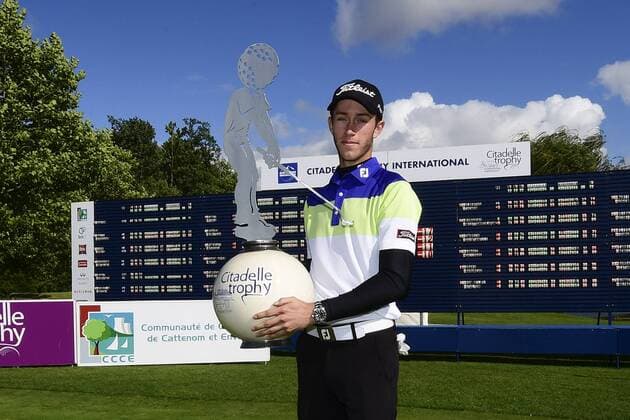 Edgar Catherine (fra) posant avec son trophee du vainqueur GOLF : Citadelle Trophy international - Preisch - 10 09 2017 JBAutissier Panoramic 