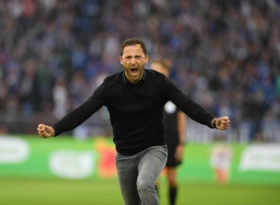 10 09 2017 Football ger 1 Bundesliga Season 2017 2018 3 Matchday FC Schalke 04 VfB Stuttgart cheering team manager Domenico Tedesco FC Schalke 04