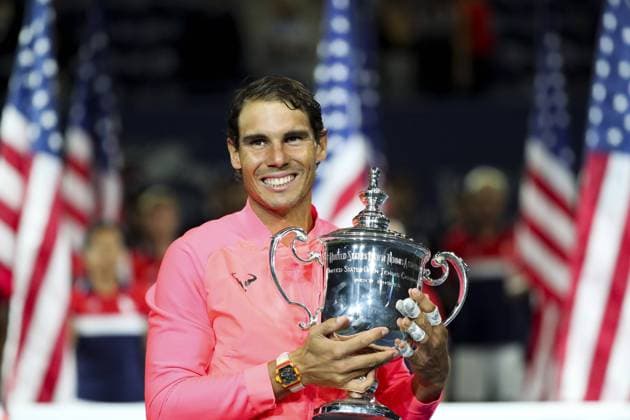 (170911) -- NEW YORK, Sept. 11, 2017 -- Rafael Nadal of Spain poses with the trophy during the awarding ceremony after his Men s singles final match against Kevin Anderson of South Africa at the 2017 US Open in New York, the United States, Sept. 10, 2017. Rafael Nadal won 3-0 to claim the title. ) (SP)US-NEW YORK-TENNIS-US OPEN WangxYing 