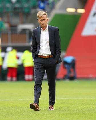 VfL vs Hanover 1 BL Wolfsburg Germany 09 09 2017 Football VfL Wolfsburg vs Hanover 96 1 Bundesliga Season 2017 2018 Volkswagen Arena Picture shows Head coach Andries Jonker VfL Wolfsburg Wolfsburg