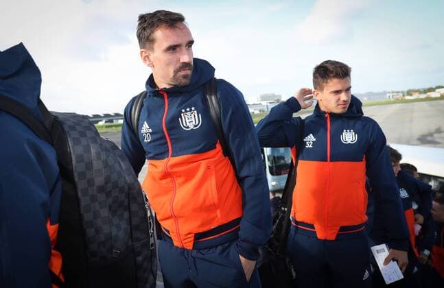 Anderlecht s Sven Kums pictured at the departure of Belgian soccer team RSC Anderlecht, Monday 11 September 2017 in Brussels airport, on their way to Munich, Germany. Tomorrow Anderlecht is playing the first game in the group stage of the UEFA Champions League competition against German club Bayern Munich. VIRGINIExLEFOUR  x05162819x