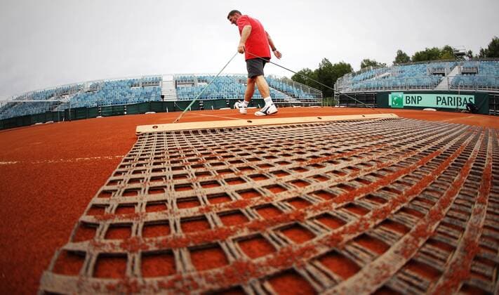 TENNIS - ITF, Davis Cup, AUT vs ROU WELS,AUSTRIA,11.SEP.17 - TENNIS - ITF, Davis Cup, Austria vs Romania, preview. Image shows the court preparation. GEPAxpictures xMatthiasxHauer