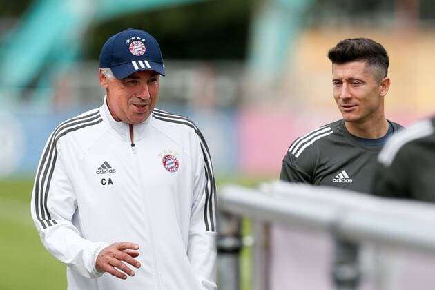l r Boss team manager Carlo Ancelotti FC Bavaria Munich Robert Lewandowski 9 FC Bavaria Munich come to Training Training FC Bavaria Munich Football Champions League 11 09 2017 Munich Bavaria Germany Copyright: xkolbert-press ChristianxKolbertx