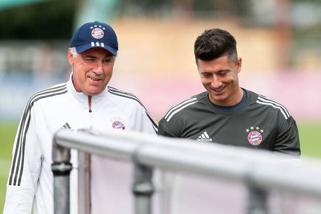 l r Boss team manager Carlo Ancelotti FC Bavaria Munich Robert Lewandowski 9 FC Bavaria Munich come to Training Training FC Bavaria Munich Football Champions League 11 09 2017 Munich Bavaria Germany Copyright: xkolbert-press ChristianxKolbertx