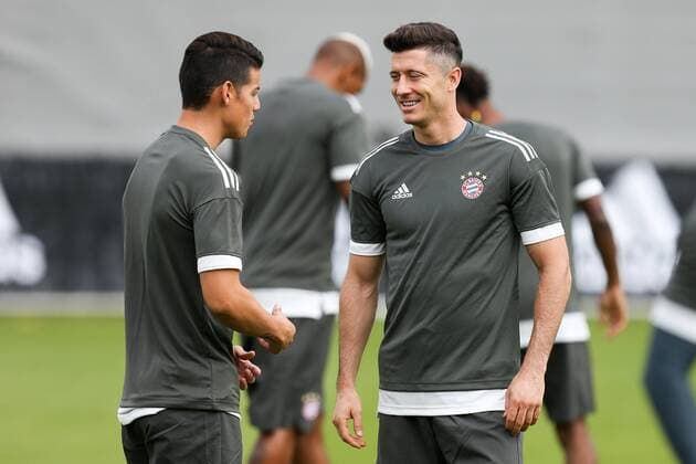 l r James Rodriguez 11 FC Bavaria Munich and Robert Lewandowski 9 FC Bavaria Munich in Gespraech Training FC Bavaria Munich Football Champions League 11 09 2017 Munich Bavaria Germany Copyright: xkolbert-press ChristianxKolbertx