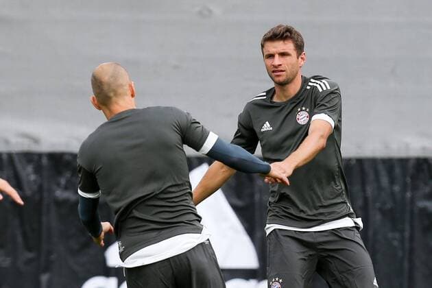 l r Arjen seals 10 FC Bavaria Munich and Thomas Mueller 25 FC Bavaria Munich make to warm Training FC Bavaria Munich Football Champions League 11 09 2017 Munich Bavaria Germany Copyright: xkolbert-press ChristianxKolbertx
