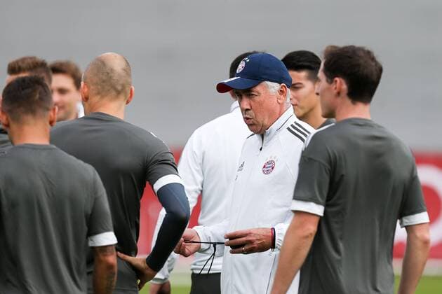 Boss team manager Carlo Ancelotti FC Bavaria Munich speaks to his Players Training FC Bavaria Munich Football Champions League 11 09 2017 Munich Bavaria Germany Copyright: xkolbert-press ChristianxKolbertx
