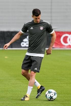 Robert Lewandowski 9 FC Bavaria Munich kicking with the Ball Training FC Bavaria Munich Football Champions League 11 09 2017 Munich Bavaria Germany Copyright: xkolbert-press ChristianxKolbertx