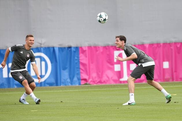 Sebastian Rudy clears the Ball with the Head Training the FC Bavaria Munich at 11 09 2017 to the Line Säbener Road Munich Copyright: xEIBNER MarcelxEngelbrechtx EP_MET