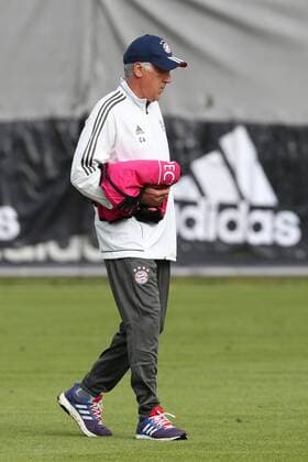 Carlo Ancelotti distributed The Bodice for The Star Telf for the tomorrow Champions League Game against the RSC Anderlecht Training the FC Bavaria Munich at 11 09 2017 to the Line Säbener Road Munich Copyright: xEIBNER MarcelxEngelbrechtx EP_MET