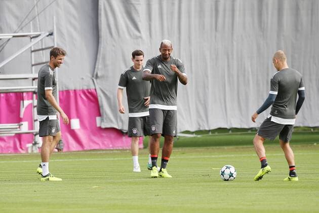 Jerome Boateng with a small Training the FC Bavaria Munich at 11 09 2017 to the Line Säbener Road Munich Copyright: xEIBNER MarcelxEngelbrechtx EP_MET