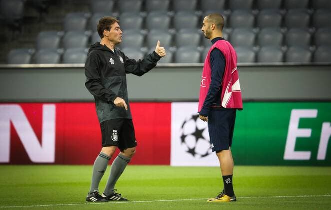 Anderlecht s head coach Rene Weiler and Anderlecht s Sofiane Hanni pictured during a training session of Belgian soccer team RSC Anderlecht, Monday 11 September 2017 in Munich, Germany. Tomorrow Anderlecht is playing the first game in the group stage (Group B) of the UEFA Champions League competition against German club Bayern Munich. VIRGINIExLEFOUR  x05163127x